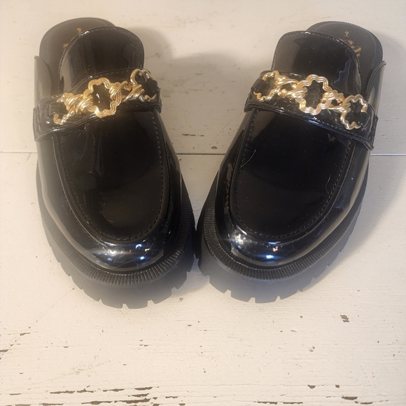 Sam & Libby Y2K Style Black Loafers with Gold Chain Accent Size 9 - Picture 1 of 7